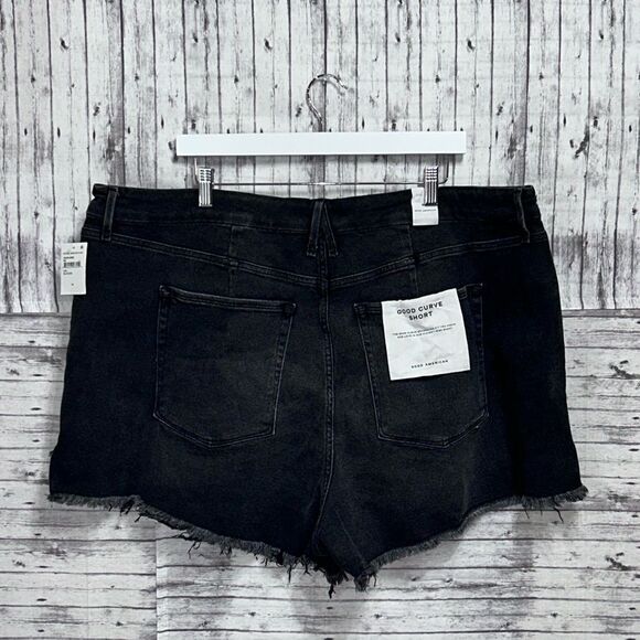 Good American Good Curve Shorts - Picture 2 of 9